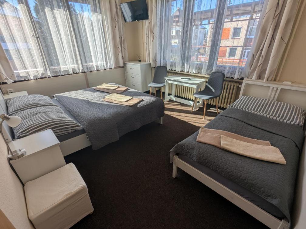 Hotel Alfa Трутнов Экстерьер фото