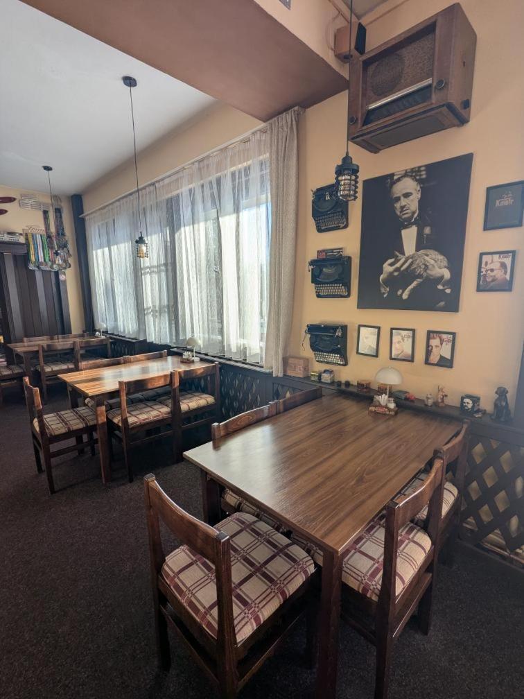 Hotel Alfa Трутнов Экстерьер фото