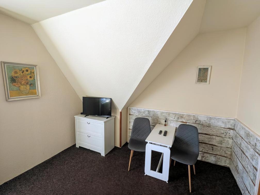 Hotel Alfa Трутнов Экстерьер фото