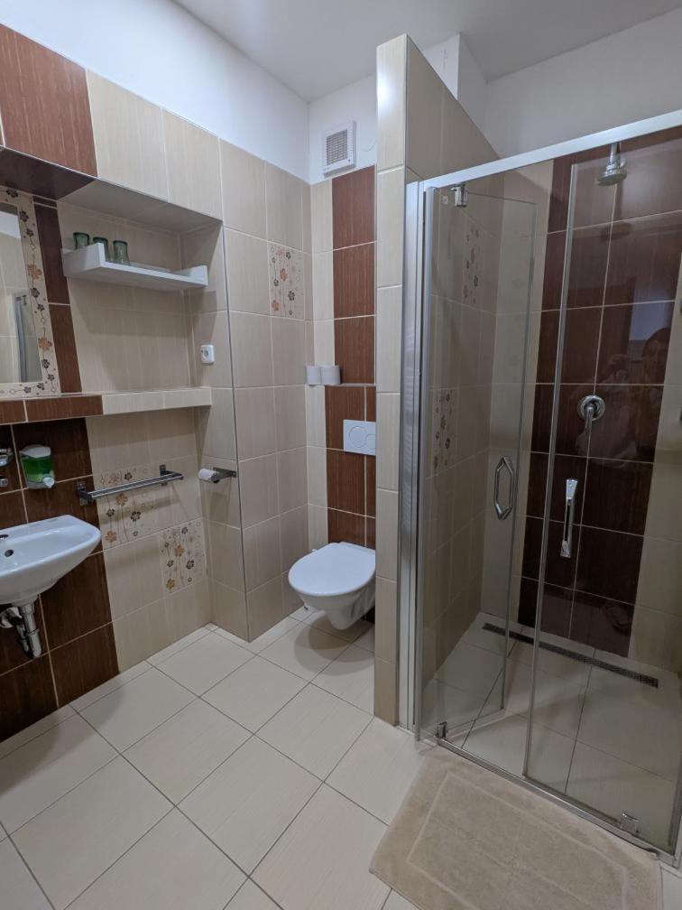 Hotel Alfa Трутнов Экстерьер фото