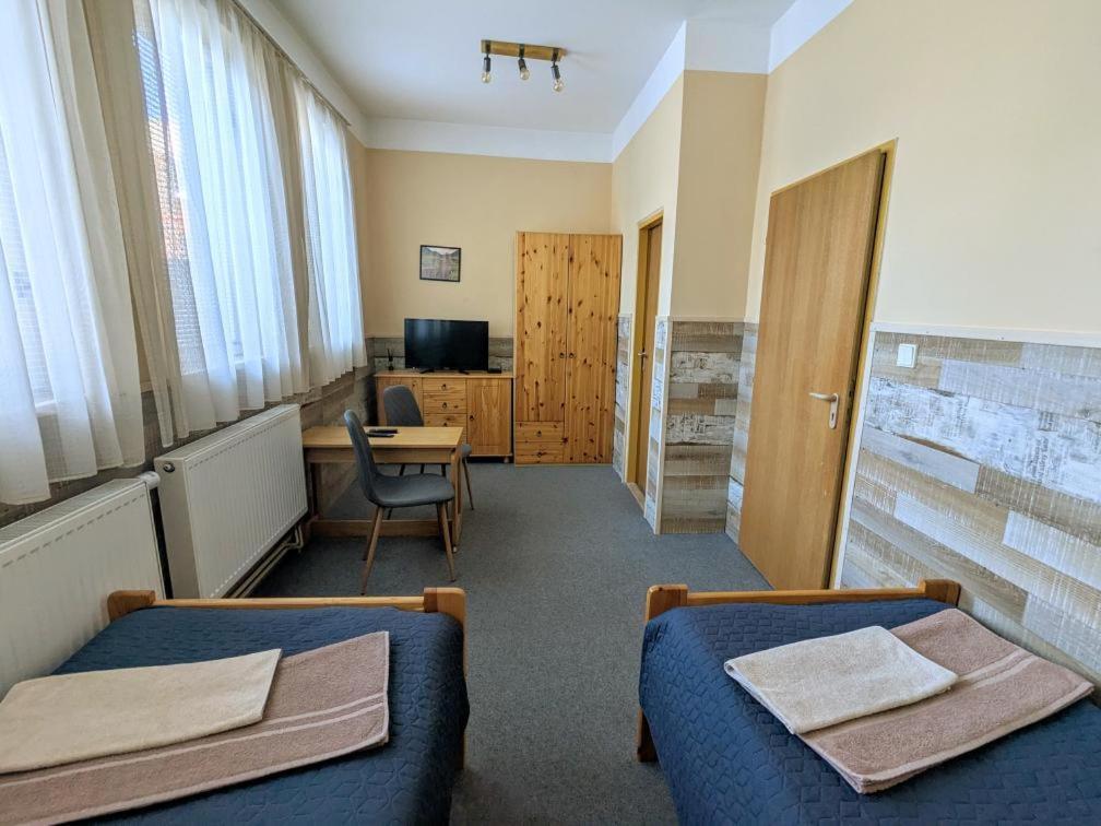 Hotel Alfa Трутнов Экстерьер фото