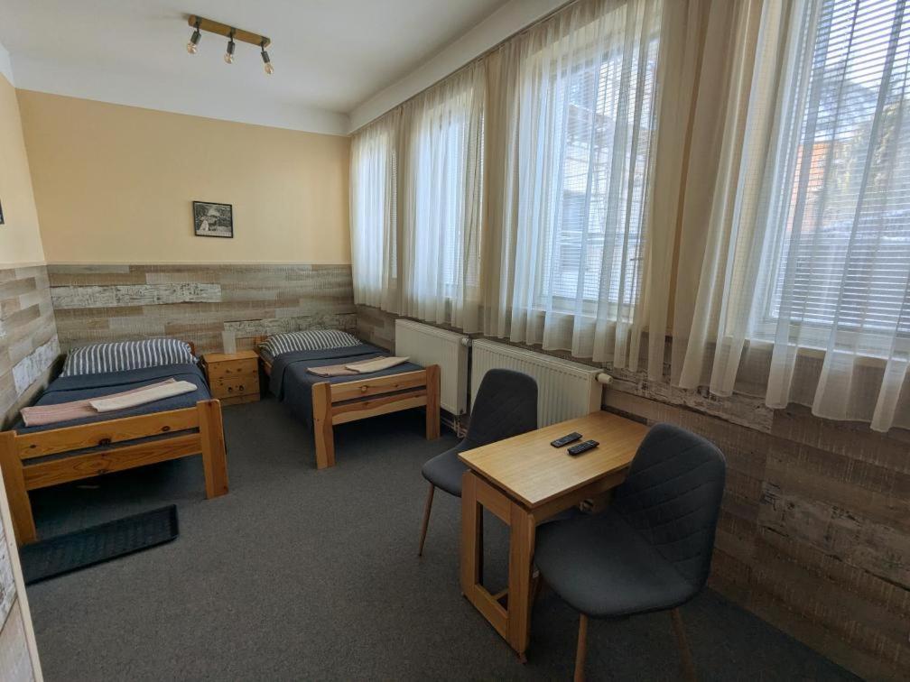 Hotel Alfa Трутнов Экстерьер фото