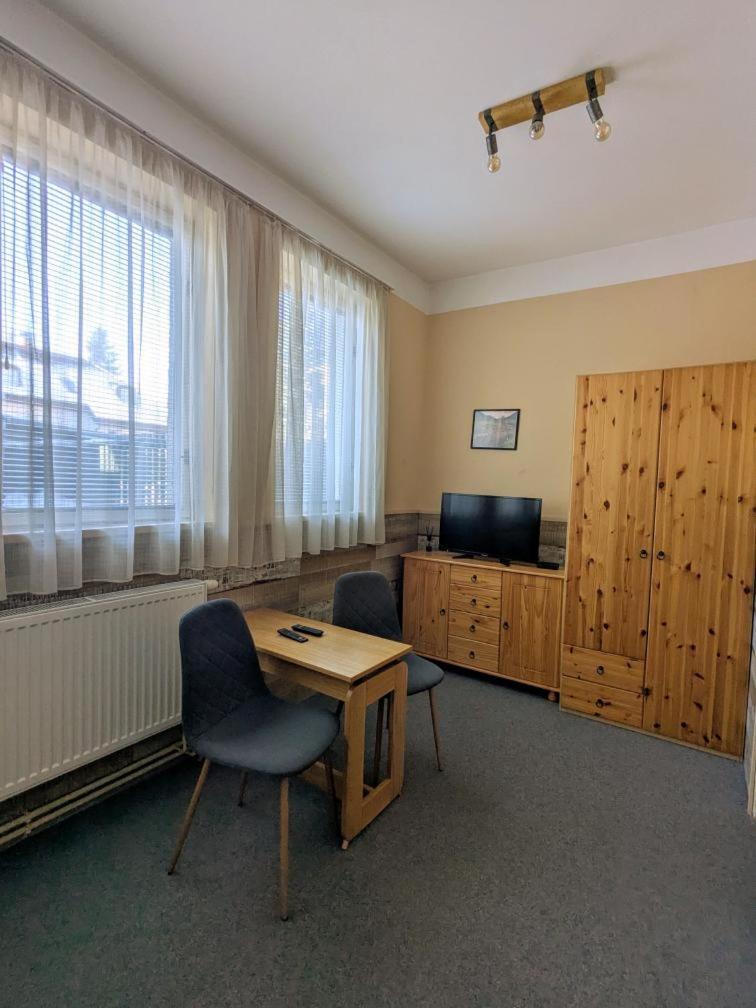 Hotel Alfa Трутнов Экстерьер фото